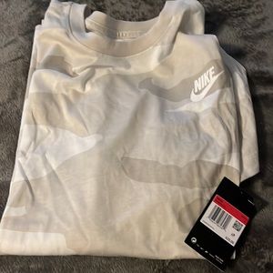 Men’s Nike Tee Size Large NWT